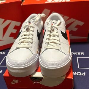 Nike Women's White and Black Sneakers